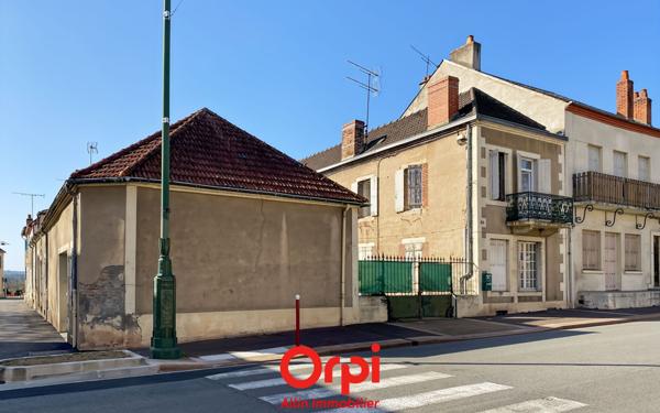 Immeuble à vendre    5 pièces •  Commentry