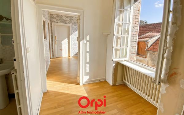 Immeuble à vendre    5 pièces •  Commentry