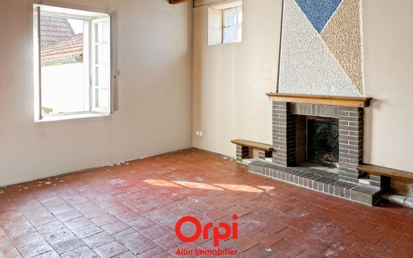 Immeuble à vendre    5 pièces •  Commentry