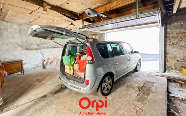 Immeuble à vendre    5 pièces •  Commentry