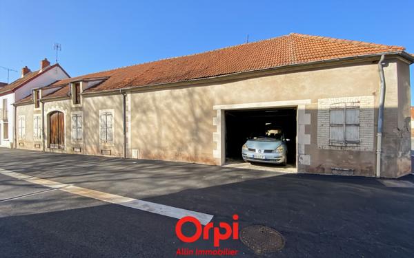 Immeuble à vendre    5 pièces •  Commentry