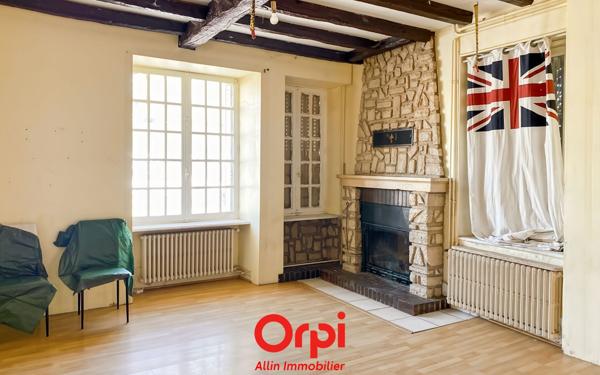 Immeuble à vendre    5 pièces •  Commentry