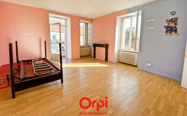 Immeuble à vendre    5 pièces •  Commentry