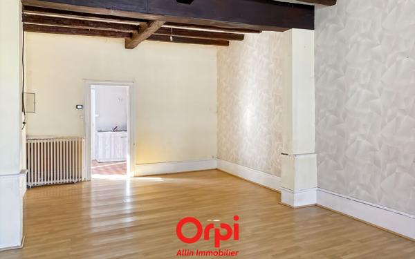 Immeuble à vendre    5 pièces •  Commentry