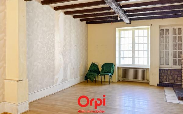 Immeuble à vendre    5 pièces •  Commentry