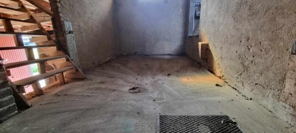 BELLE GRANGE SPACIEUSE  A RENOVER