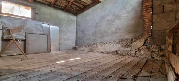 BELLE GRANGE SPACIEUSE  A RENOVER