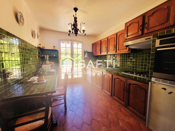 À VENDRE : VILLA PROVENÇALE DE CARACTÈRE  DE 269 M2 À RÉNOVER – LA CROIX-VALMER,   avec jardin aux essences méditerranéennes de 1300 m2 piscinable proche village et plage