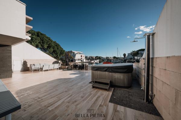 Le Grau-du-Roi (30240) Port Camargue - Bien d’exception en première ligne sur le port - Double marina avec ponton privatif