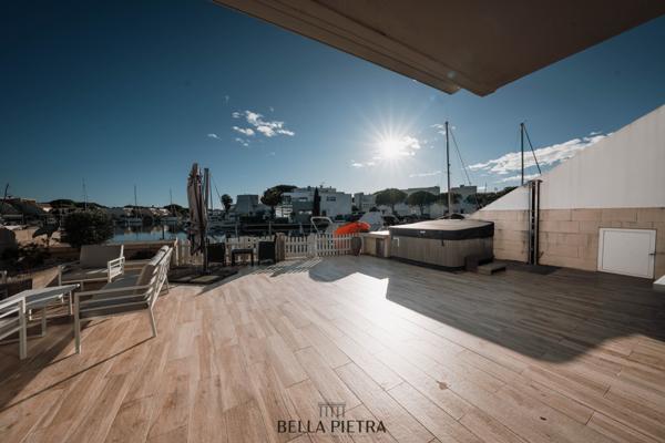 Le Grau-du-Roi (30240) Port Camargue - Bien d’exception en première ligne sur le port - Double marina avec ponton privatif