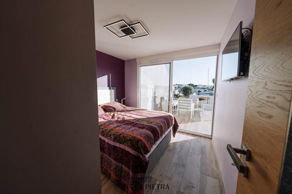 Le Grau-du-Roi (30240) Port Camargue - Bien d’exception en première ligne sur le port - Double marina avec ponton privatif