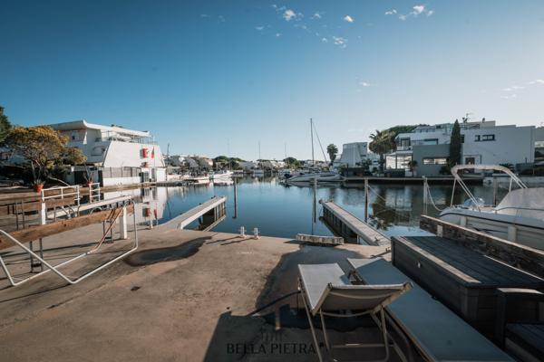 Le Grau-du-Roi (30240) Port Camargue - Bien d’exception en première ligne sur le port - Double marina avec ponton privatif