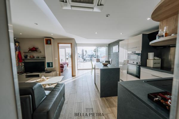 Le Grau-du-Roi (30240) Port Camargue - Bien d’exception en première ligne sur le port - Double marina avec ponton privatif