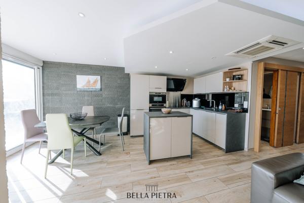 Le Grau-du-Roi (30240) Port Camargue - Bien d’exception en première ligne sur le port - Double marina avec ponton privatif