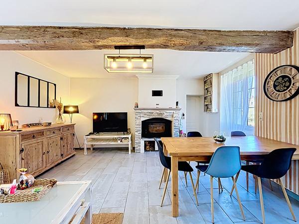 Maison à vendre de 81m2, deux chambres, dépendances et terrain clos de 800m2