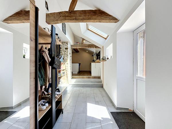 Maison à vendre de 81m2, deux chambres, dépendances et terrain clos de 800m2