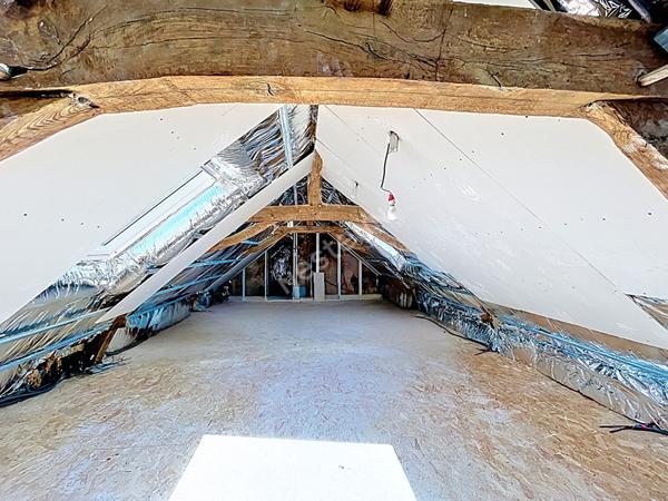 Maison à vendre de 81m2, deux chambres, dépendances et terrain clos de 800m2