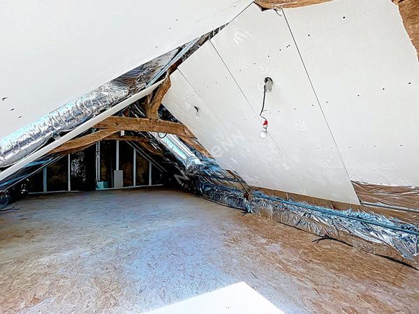 Maison à vendre de 81m2, deux chambres, dépendances et terrain clos de 800m2