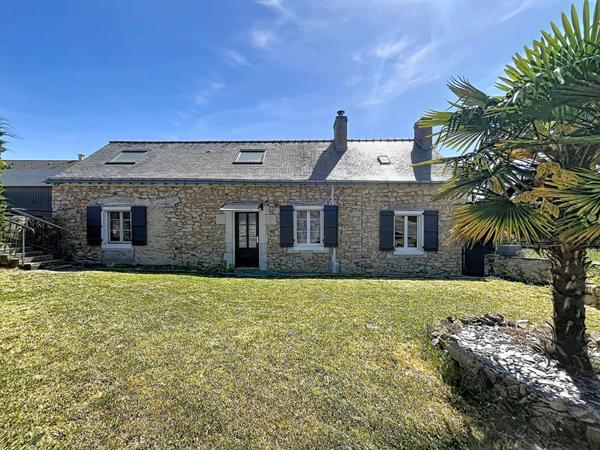 Maison à vendre de 81m2, deux chambres, dépendances et terrain clos de 800m2