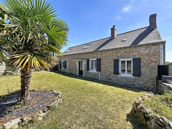 Maison à vendre de 81m2, deux chambres, dépendances et terrain clos de 800m2