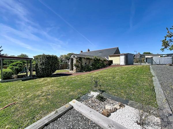 Maison à vendre de 81m2, deux chambres, dépendances et terrain clos de 800m2