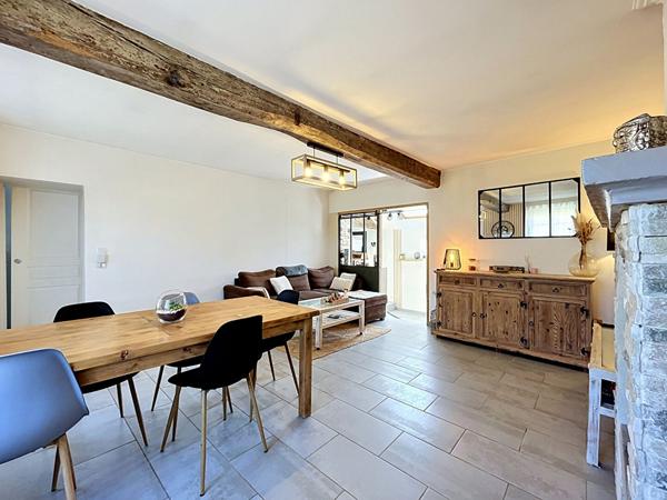 Maison à vendre de 81m2, deux chambres, dépendances et terrain clos de 800m2