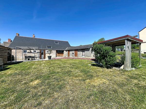 Maison à vendre de 81m2, deux chambres, dépendances et terrain clos de 800m2