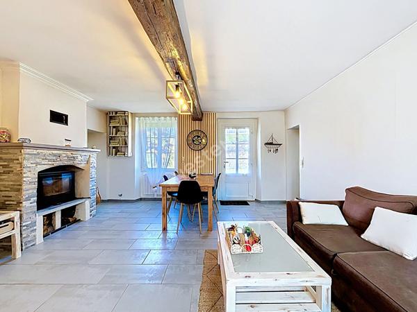 Maison à vendre de 81m2, deux chambres, dépendances et terrain clos de 800m2