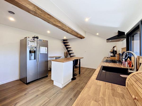 Maison à vendre de 81m2, deux chambres, dépendances et terrain clos de 800m2