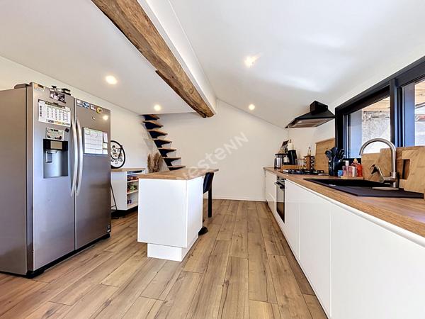 Maison à vendre de 81m2, deux chambres, dépendances et terrain clos de 800m2