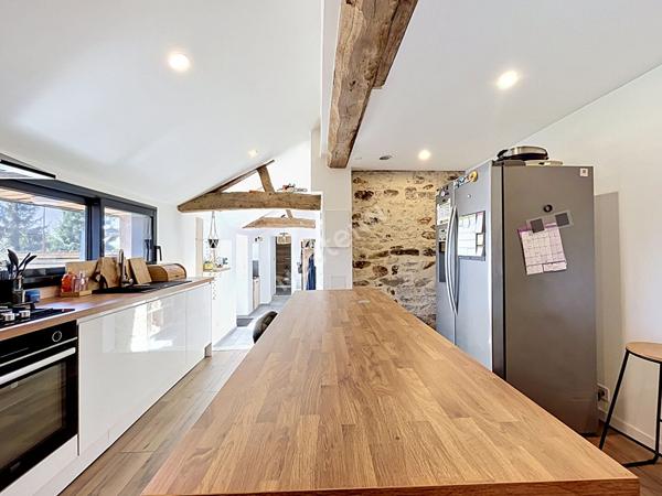 Maison à vendre de 81m2, deux chambres, dépendances et terrain clos de 800m2