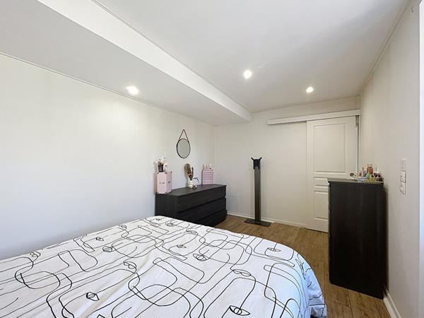 Maison à vendre de 81m2, deux chambres, dépendances et terrain clos de 800m2