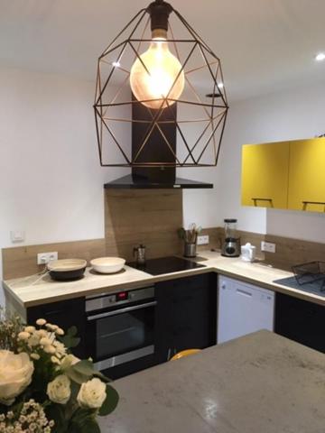 Immeuble Saint Sebastien Sur Loire : Commerce + 2 studios + colocation T4