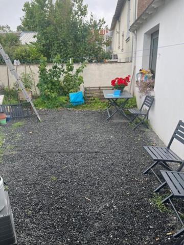 Immeuble Saint Sebastien Sur Loire : Commerce + 2 studios + colocation T4