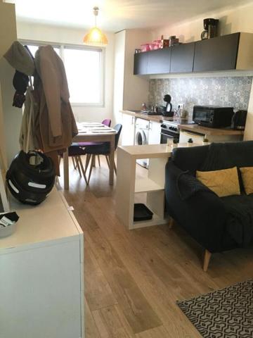 Immeuble Saint Sebastien Sur Loire : Commerce + 2 studios + colocation T4