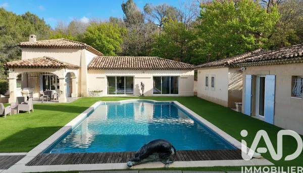 Maison à vendre 11 pièces 365 m² Mimet