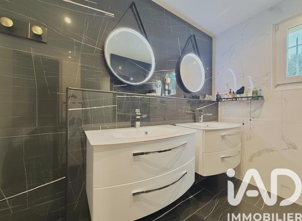 Maison à vendre 11 pièces 365 m² Mimet