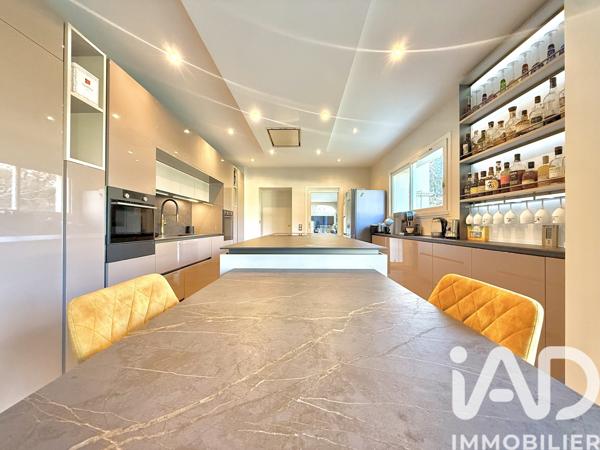 Maison à vendre 11 pièces 365 m² Mimet