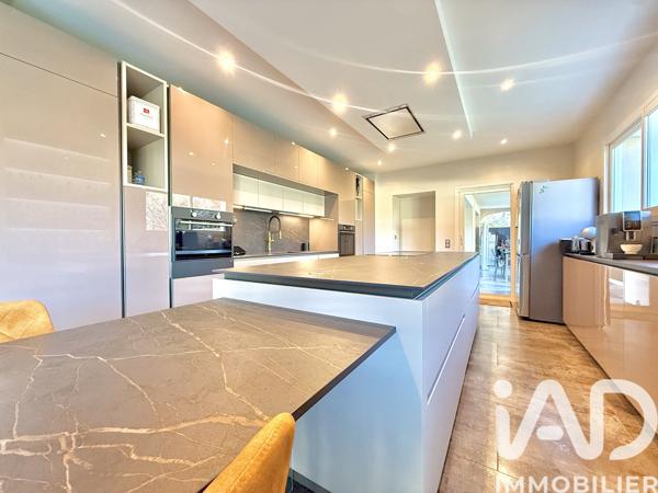 Maison à vendre 11 pièces 365 m² Mimet