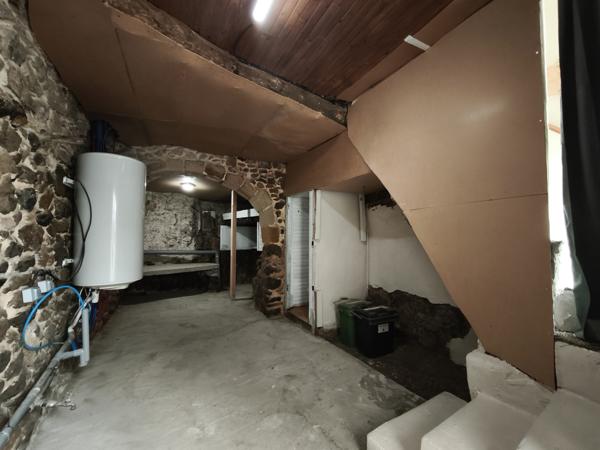 Clermont-l'Hérault (34800) Maison de Village rénovée en R+3 de 65m2 avec terrasse et grande cave