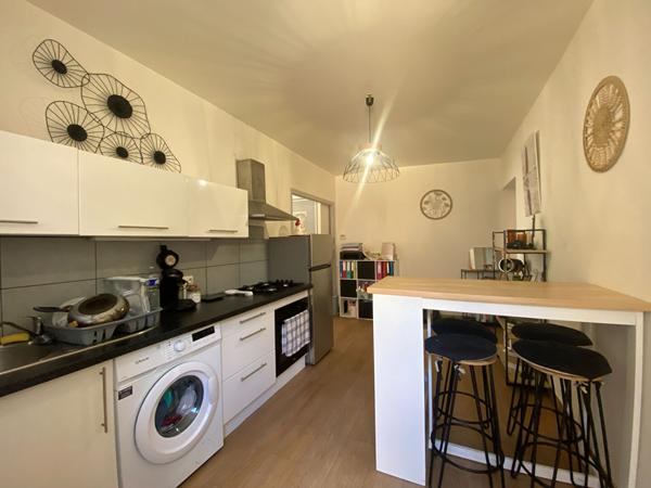 A VENDRE CHARMANT T2// CENTRE HISTORIQUE// COUR COMMUNE ET CAVE