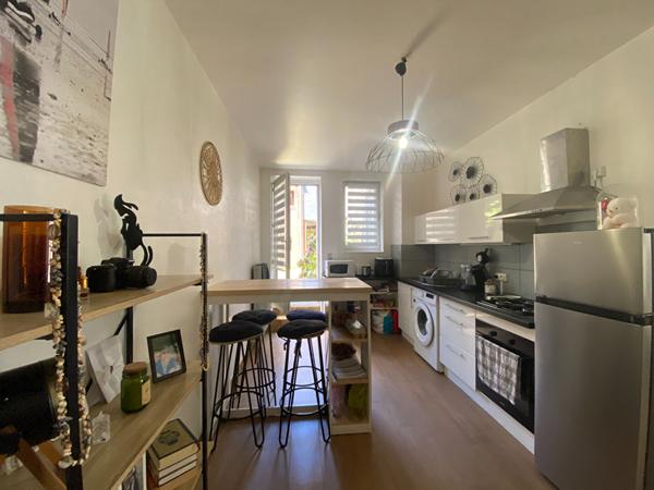 A VENDRE CHARMANT T2// CENTRE HISTORIQUE// COUR COMMUNE ET CAVE