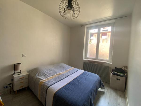 A VENDRE CHARMANT T2// CENTRE HISTORIQUE// COUR COMMUNE ET CAVE