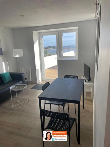 Appartement rez de jardin -2 pièces - Vue mer - Terrasse - Place de parking + cave