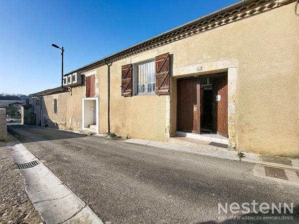 À vendre, bâtiment de plain-pied de 220 m² au coeur du centre-ville historique de Condom, à proximité immédiate des commodités à pied