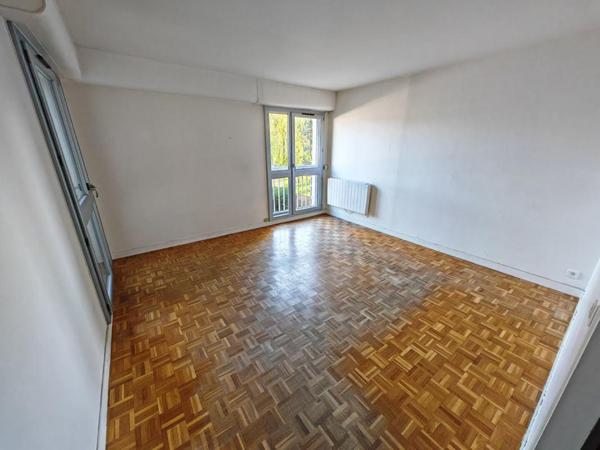 Exclu : Appartement Châteauroux T2 de 52m2 avec loggia, parking, cave, rangements, habitable de suite