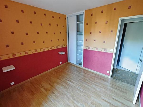 Exclu : Appartement Châteauroux T2 de 52m2 avec loggia, parking, cave, rangements, habitable de suite