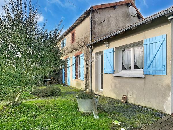 Venez découvrir sans plus tarder cette charmante maison idéalement située à proximité immédiate du bourg, à seulement 7 minutes de l'axe Nantes?Cholet et 15 minutes de Clisson.