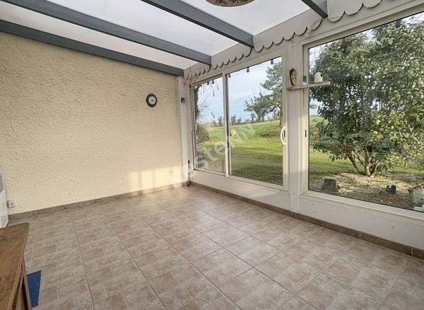 Venez découvrir sans plus tarder cette charmante maison idéalement située à proximité immédiate du bourg, à seulement 7 minutes de l'axe Nantes?Cholet et 15 minutes de Clisson.