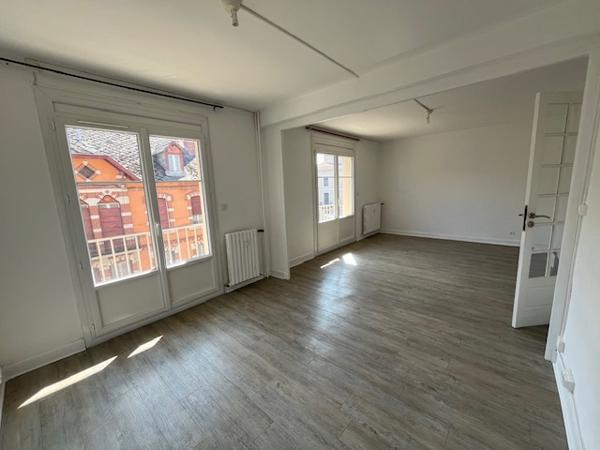 Vente
                Appartement75 m² - 4 Pièces -
                    TARBES (65000)